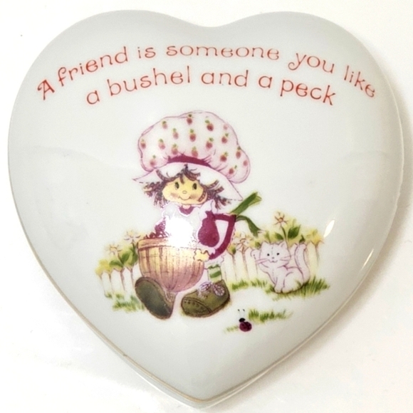 Strawberry Shortcake Ceramic Heart-Shaped Trinket Box - Picture 6 of 12